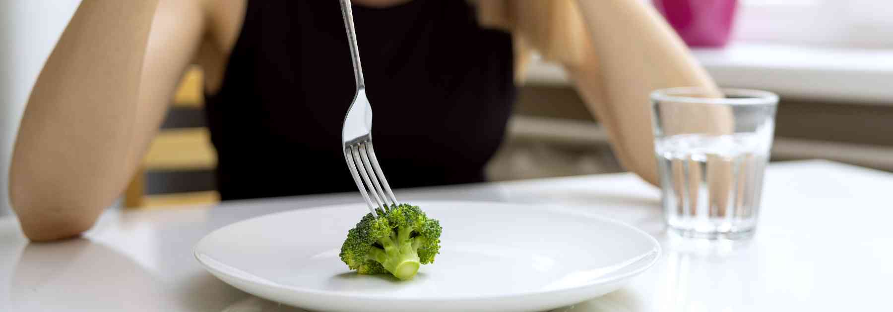Dangers of following a 800-calorie diet plan